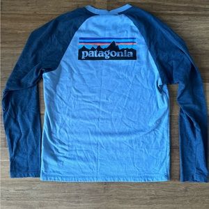 Medium Patagonia Crewneck. Two tone light blue and navy. P-6 Logo